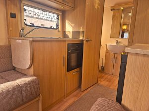 2014 Lunar Venus 380/2  AUTO ENGAGE MOVER - SUPER LIGHT WEIGHT CARAVAN - Image 5