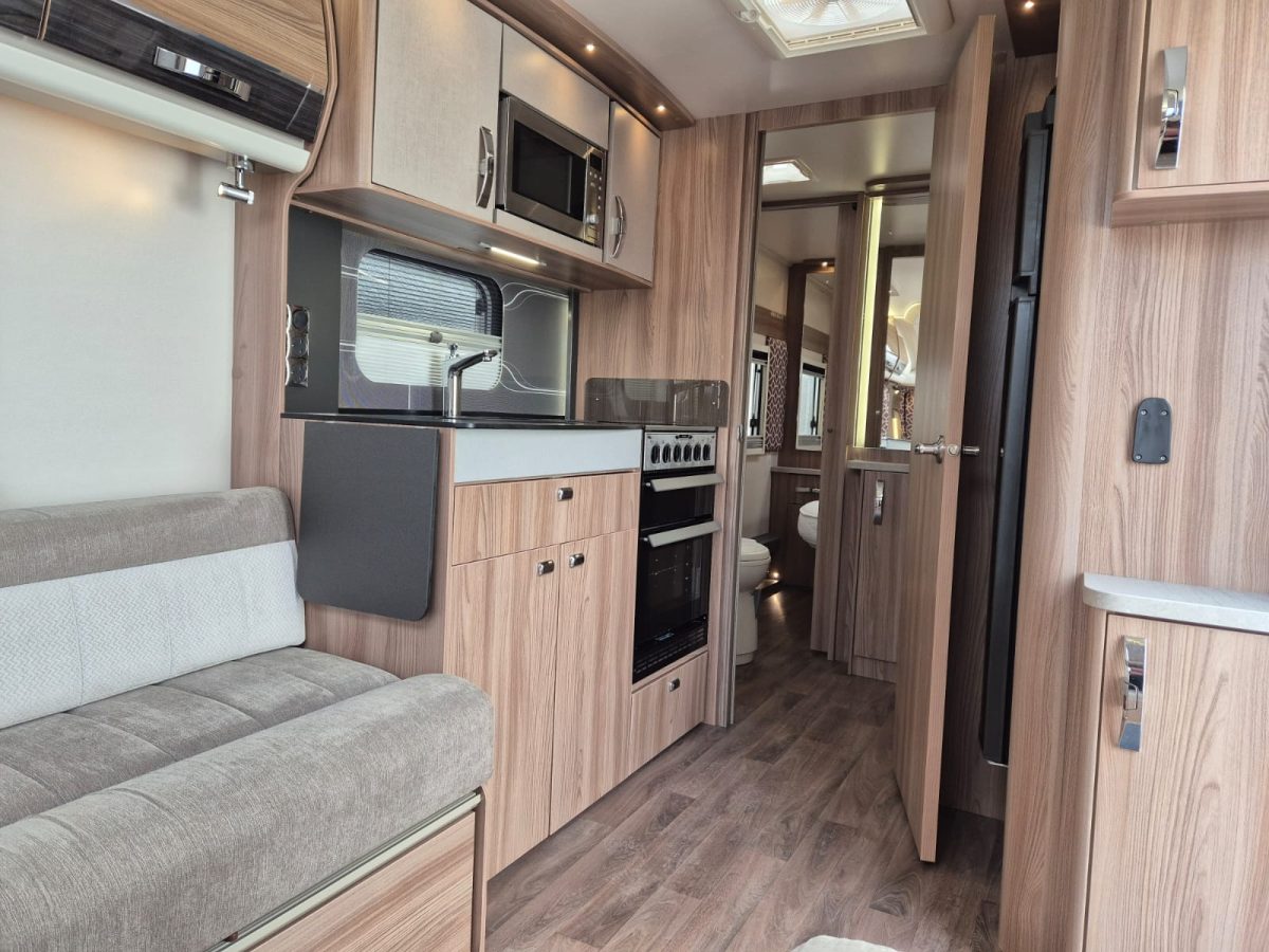 2018 Swift Conqueror 650 Twin Axle 4WD MOVER & BIKE RACK - Image 3