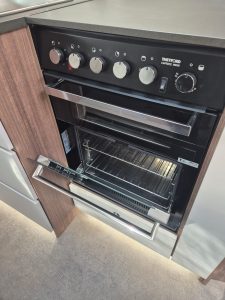 2018 Bailey Unicorn Valencia MOTOR MOVER INC! - Image 2