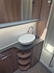 2018 Bailey Unicorn Valencia MOTOR MOVER INC! - Image 8