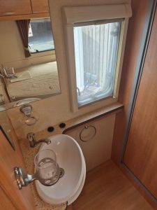 SALE AGREED** 2007 Ace Aristocrat 4 Berth Fixed Bed Caravan - WITH MOTOR MOVER FITTED! - Image 5