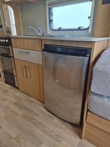 SALE AGREED* 2012 Coachman VIP 520 - MOTOR MOVER FITTED!! - Image 10