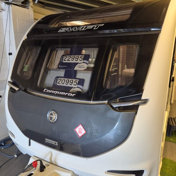 2018 Swift Conqueror 645 4 berth FIXED BED caravan Twin Axle