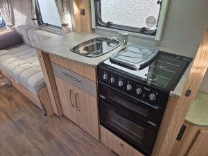 2015 Coachman Vision 575 with MOTOR MOVER - Image 9