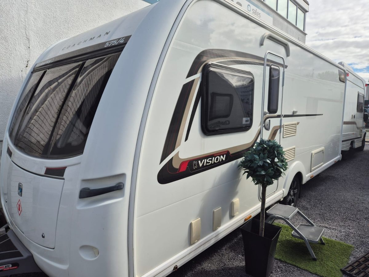 2015 Coachman Vision 575 with MOTOR MOVER - Image 1