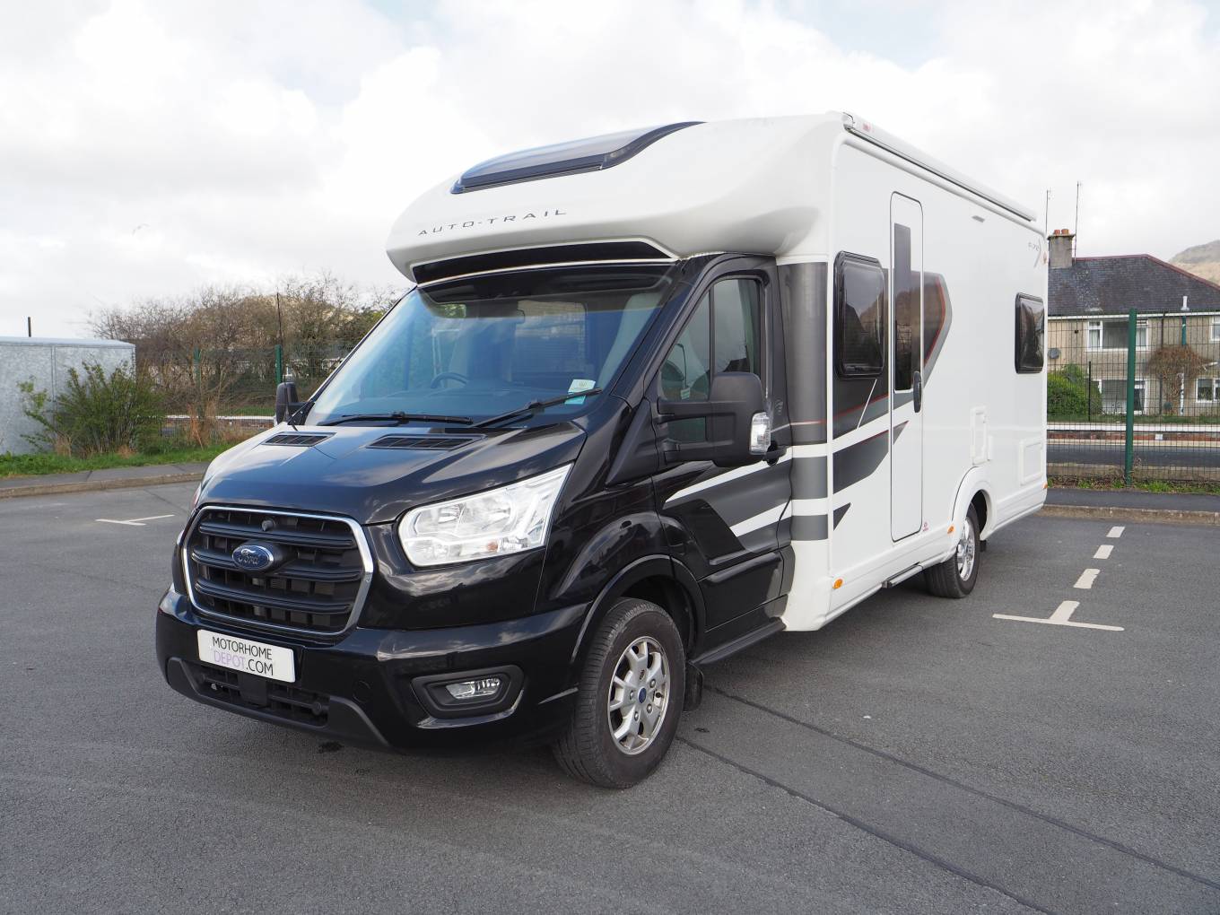 25276-f27dff098c **VIEWING BY APPOINTMENT ONLY** AutoTrail F-Line F72 4 Berth Low Miles - Image 1